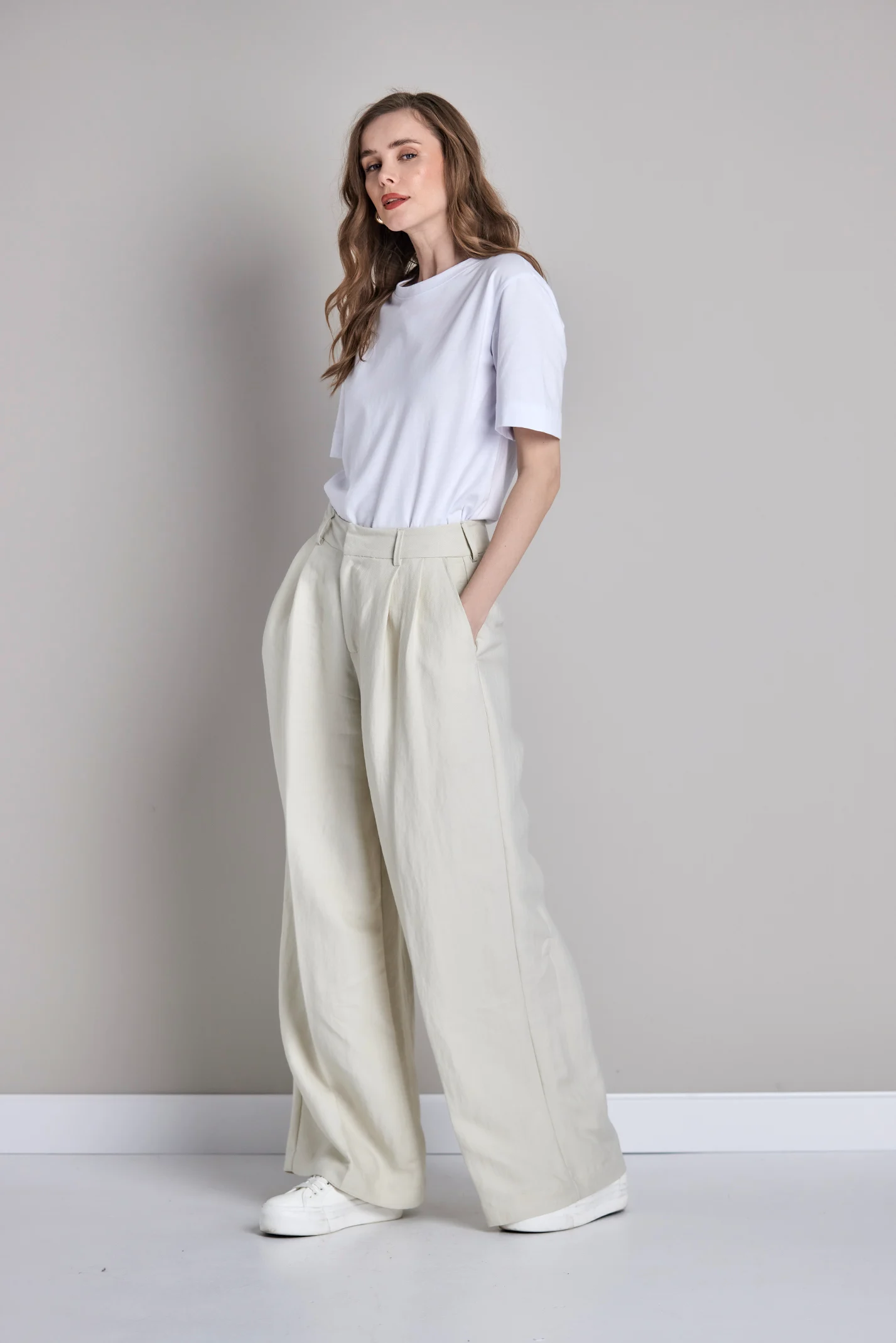Ženske široke pantalone visokog struka Ženske široke pantalone visokog struka